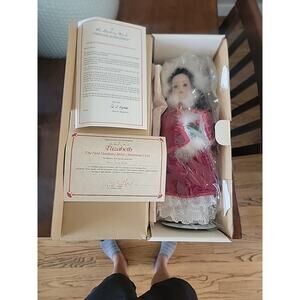VTG Brand NEW Danbury Mint Elizabeth First Mint Christmas Doll IN BOX